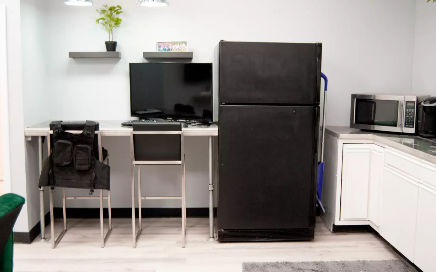Assassins Apartment: Escape Room Game - Second Medium
