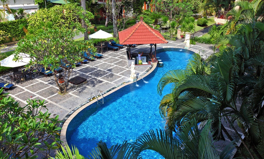 Image 2: ✈ BALI | Kuta - Adi Dharma Hotel Kuta 4*, 6 nuit - Piscine extérieure