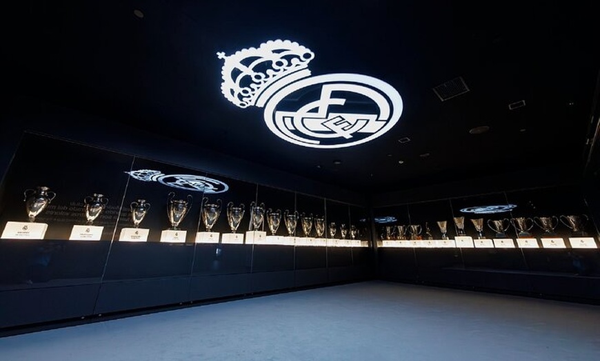 Image 8: Entrada al Estadio Bernabeu