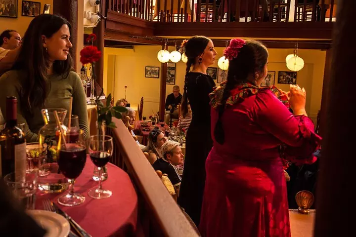 Noche Flamenca en Tablao de Carmen con Menú Degustación o Cena