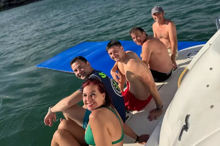 Miami Boat & Yacht for Day or Sunset Tour Cruise with Captain