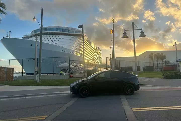 Orlando Airport MCO to Port Canaveral Luxury Sedan