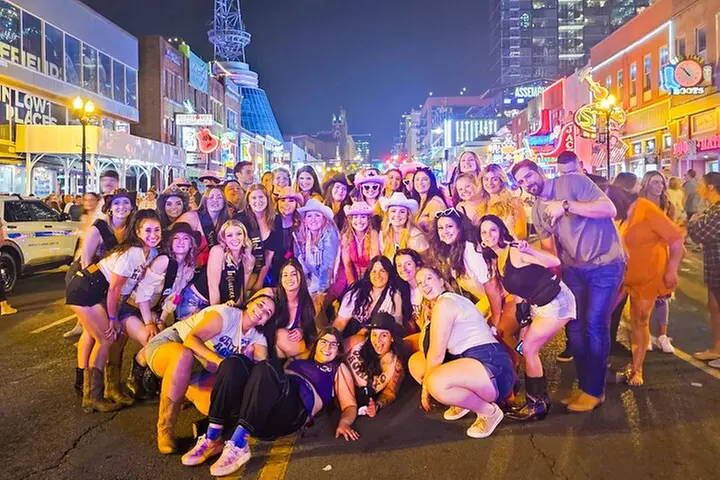 Nashville Bar Crawl with VIP Club Entrance and Bonus Shots