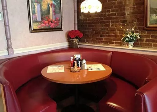 5% Cash Back at Pete's Famous Restaurant