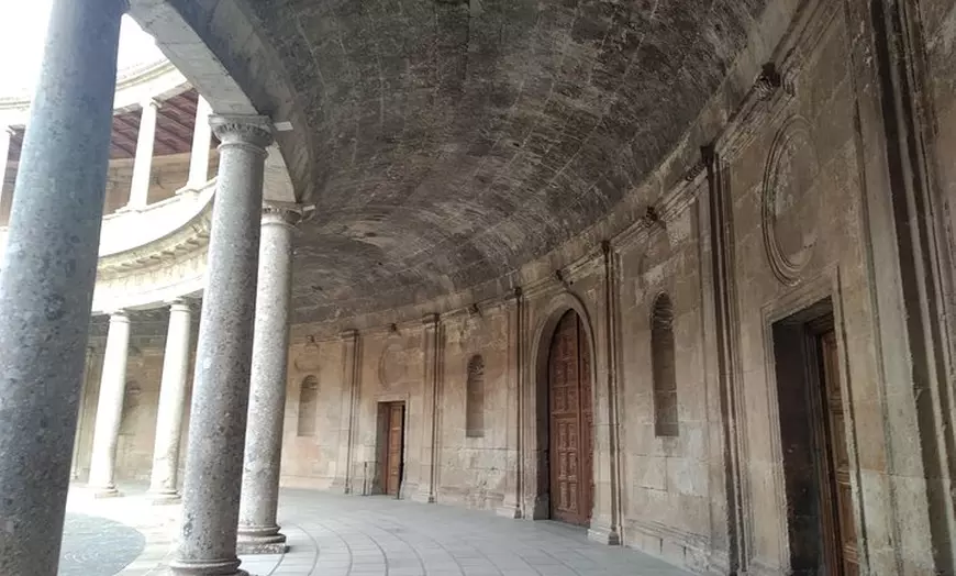 Image 2: Paseo Por Los Exteriores De La Alhambra (No incluye entradas de pago)