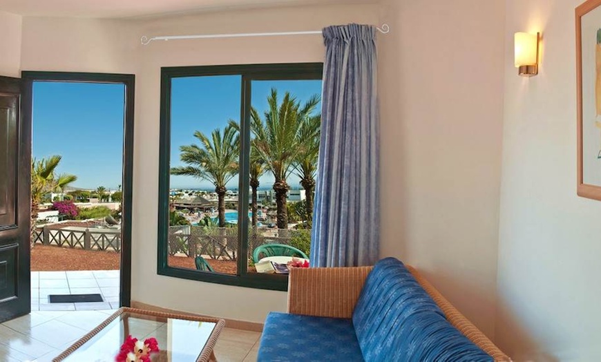 Image 3: ✈ LANZAROTE | Playa Blanca - HL Club Playa Blanca Hotel 4*