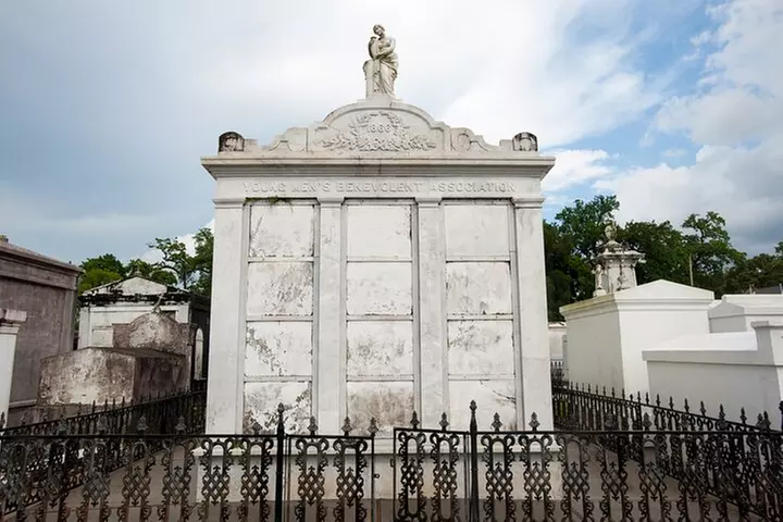 New Orleans St. Louis Cemetery No. 3 Walking Tour