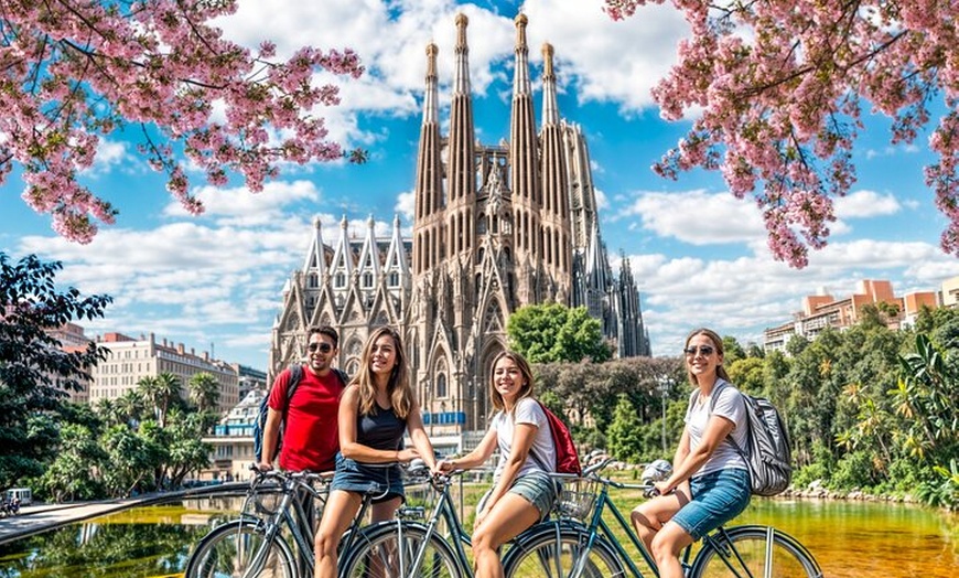 Image 6: Tour privado en bicicleta/eBike por Barcelona y entradas para la Sa...