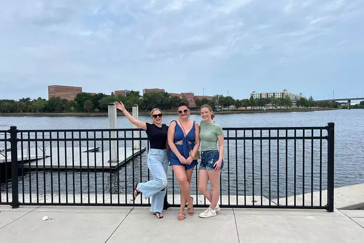 Locally-Guided Tampa Sightseeing Tour in Street-Legal Golf Cart