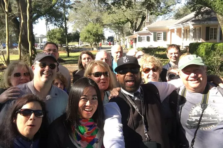 Oak Alley Plantation and Airboat Combo Tour by Bus