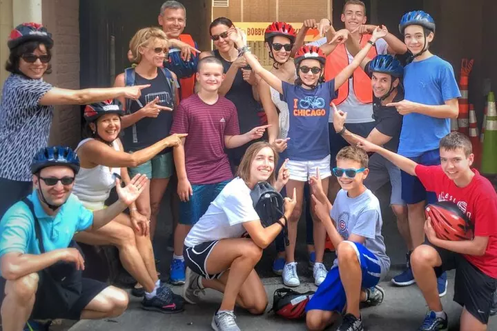 Chicago Family Food and Bike Tour with Top Attractions