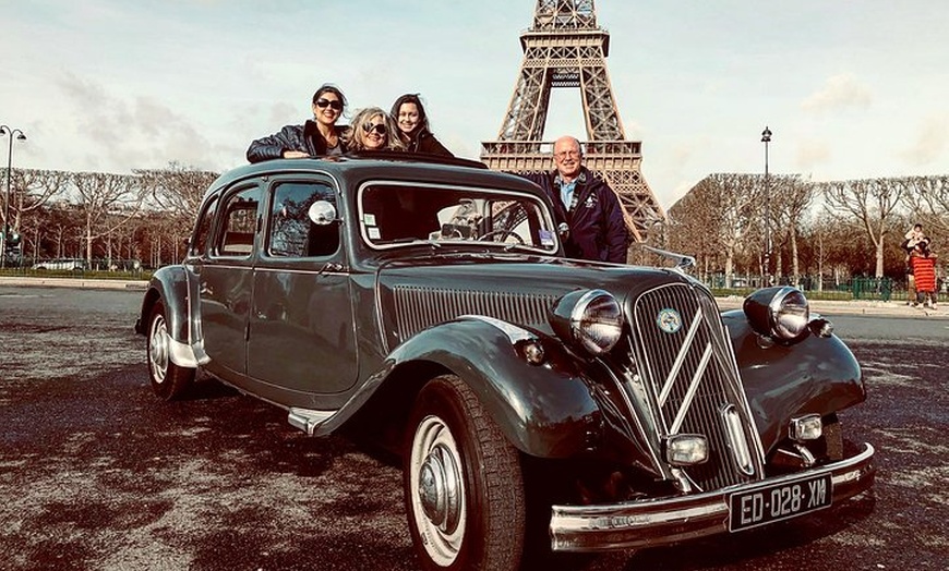 Image 4: Visite guidée privée de Paris en voiture vintage avec chauffeur