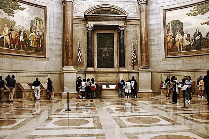 Family Friendly National Archives Building Private Tour