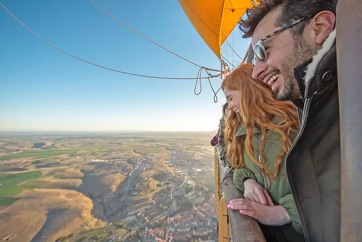 Vuelo en Globo aerostático en Segovia desde Madrid - Primary Image