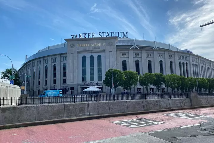 NYC Bus Tour of Brooklyn, Bronx, Queens: Art, Food & Sports