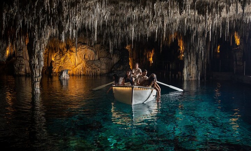 Image 2: Medio Día a las Cuevas del Drach con Paseo en Barco y Concierto.