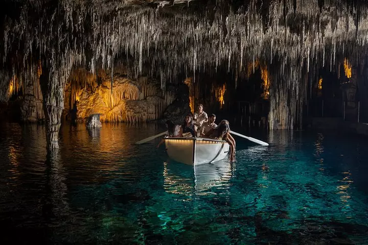 Medio Día a las Cuevas del Drach con Paseo en Barco y Concierto.