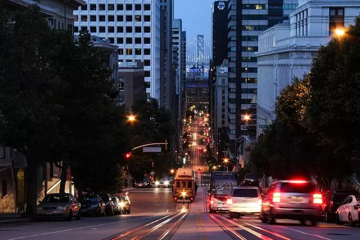 Ultimate Night Tour of San Francisco with Sightseeing Shuttle