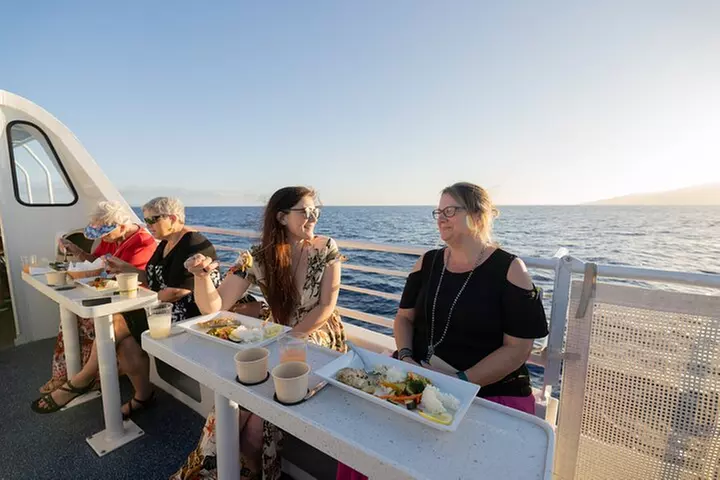 From Ma'alaea Harbor: Sunset Dinner Cruise Aboard the Quicksilver