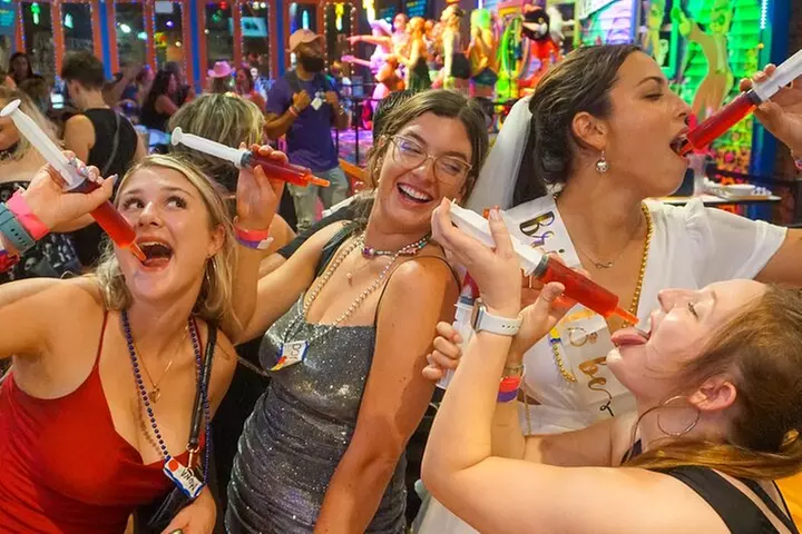 Nashville Bar Crawl with VIP Club Entrance and Bonus Shots