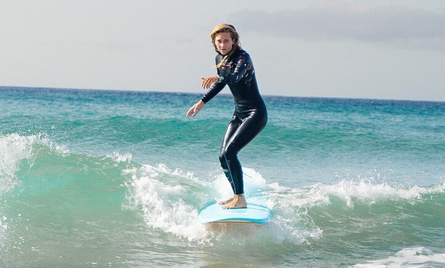 Image 15: Aprende a surfear en las interminables playas del sur de Fuerteventura
