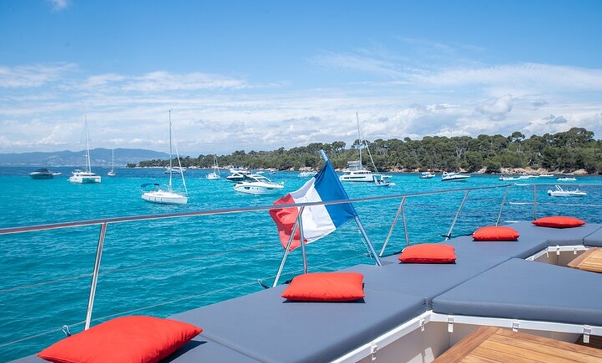 Image 2: Le Brunch en Mer en Catamaran Villefranche et Cap Ferrat Nice