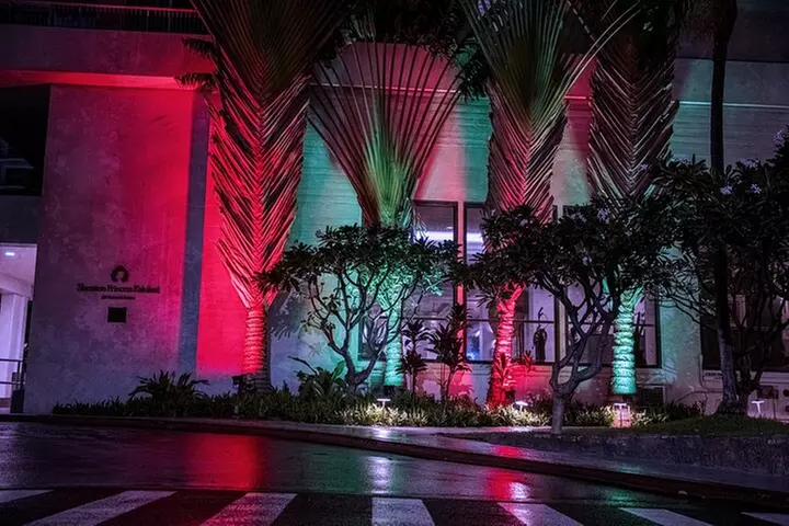 Waikiki Ghost Tour: Torches & Terrors