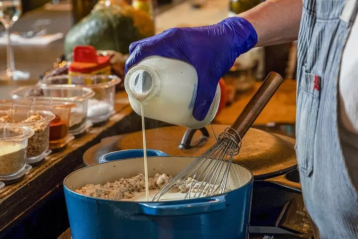 Undiscovered Charleston: Half Day Food, Wine & History Tour with Co...