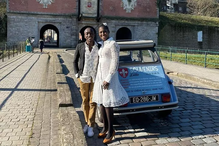 Visite privée d'1h00 en 2CV décapotable avec dégustation de produit...