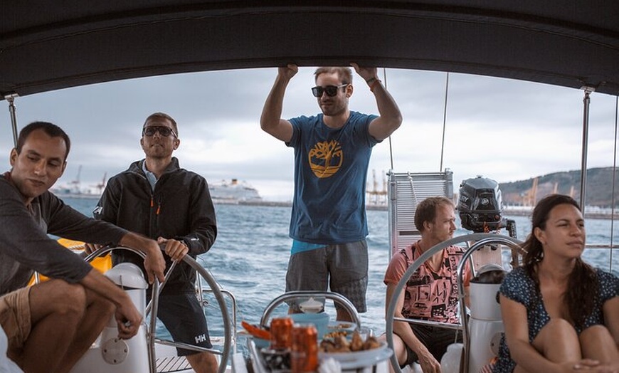 Image 6: Gran velero hasta 12 pasajeros + tripulación de Barcelona con Cava