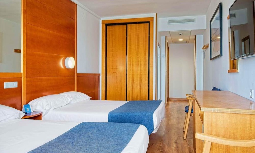 Image 3: ✈ COSTA BLANCA | Benidorm - Hotel Poseidon Playa 3*, 3 nachten - Bu...