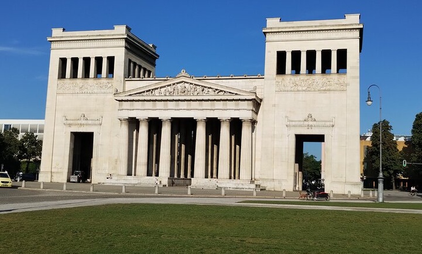 Image 4: München Sightseeing mit dem Auto mit professionellem Guide