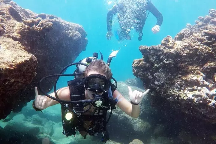 Beginner Scuba Diving Adventure with Videos in Honolulu - Primary Image