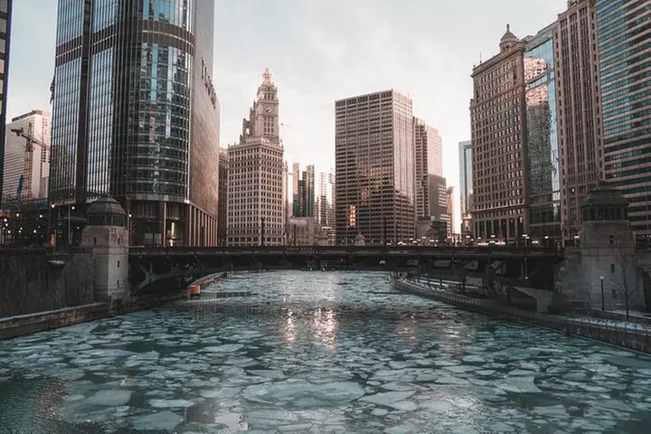 Chicago 4-Hour Sightseeing Transfer by Luxury SUV