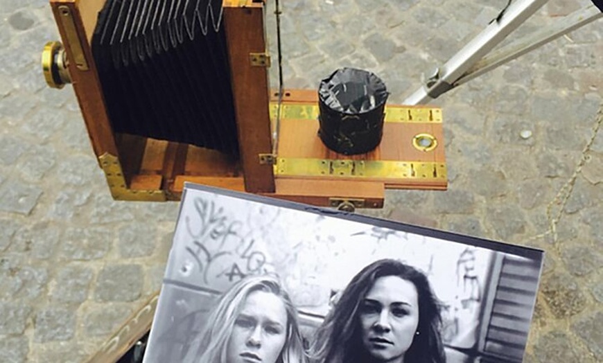Image 3: Séance de portrait photo avec un appareil du XIXe siècle !
