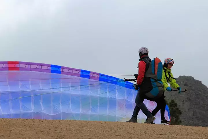 Experiencia épica de parapente en Tenerife con el equipo campeón de...