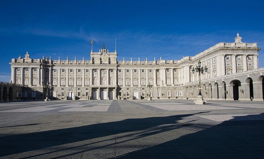 Image 2: Entrada al Palacio Real de Madrid con Audioguía