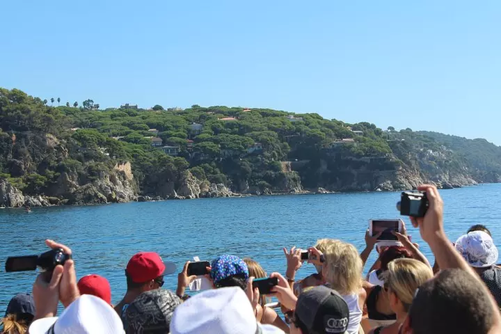 Tour turístico de un día por la Costa Brava con paseo en barco desd...