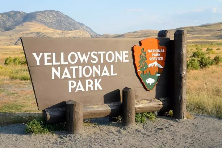 Yellowstone National Park Self-Guided Driving Audio Tour