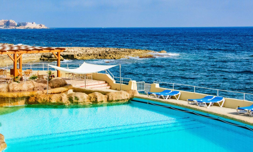 Image 1: ✈ MALTE | Sliema - Preluna Hotel & Spa 4* - Bord de mer