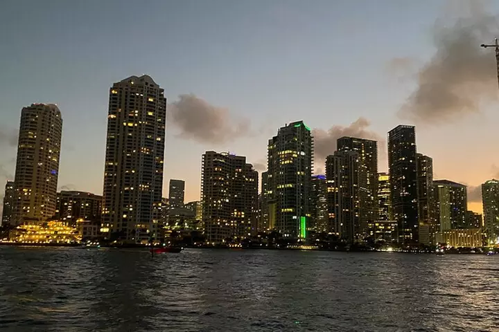 Miami: Biscayne Bay Star Island Sightseeing Cruise+Miami Skyline