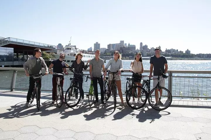 Highlights of New York City Guided Bike Tour (English or Dutch)