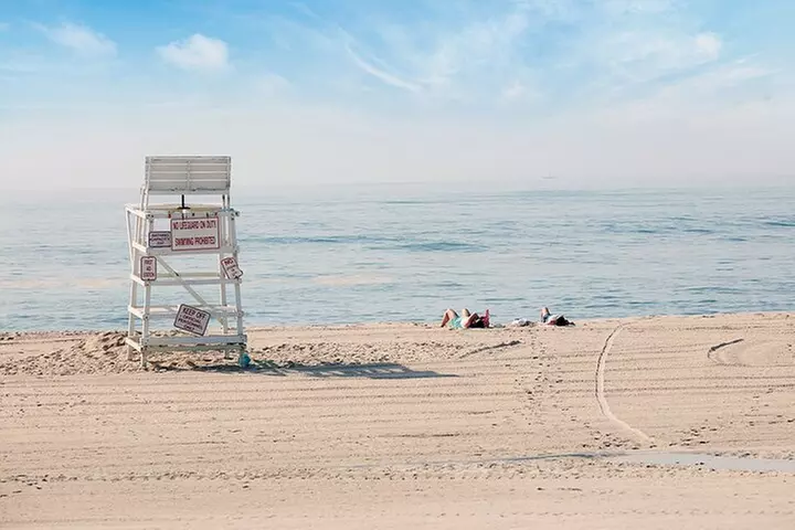 Hamptons, Sag Harbor & Outlet Shopping, 1-Day Tour from NYC - Primary Image