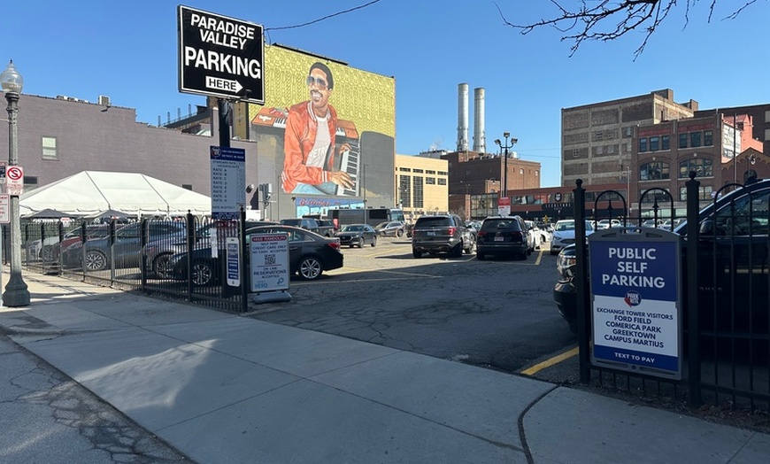 Image 1: Parking at 1468 Randolph st.