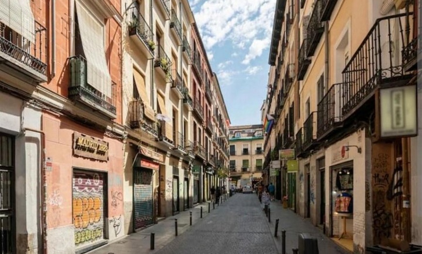Image 4: Malasaña y Chueca Un Tour que Grita Libertad