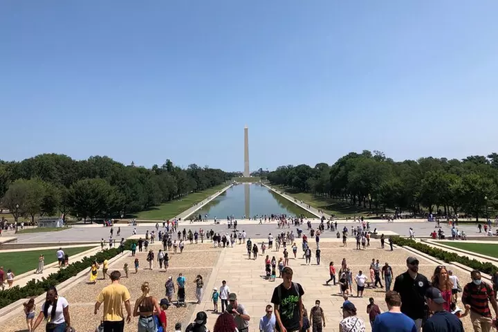 Small Group Monuments Tour with Changing of the Guard