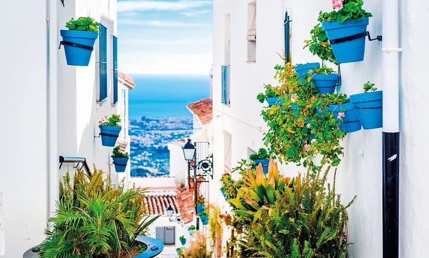 Image 2: Vista panorámica de Málaga con Museo del Vino desde la Costa Del Sol