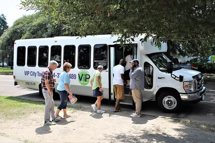 New Orleans City and Cemetery 2-Hour Bus Tour