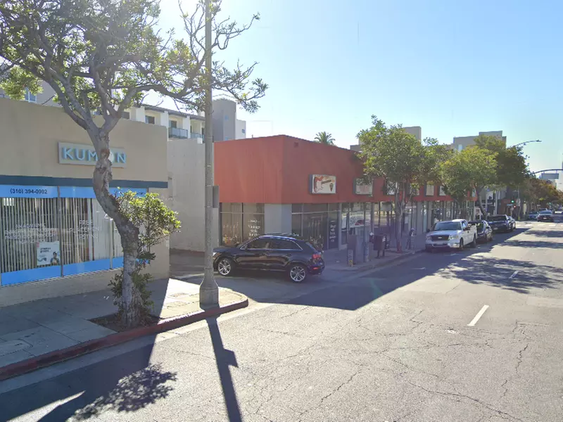 Parking at 700 Santa Monica Blvd. Lot