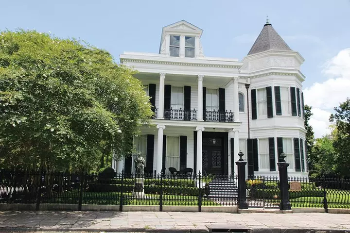 New Orleans City and Cemetery 2-Hour Bus Tour